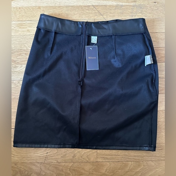 Black Ruched Asymmetrical Mini Skirt - Picture 3 of 5